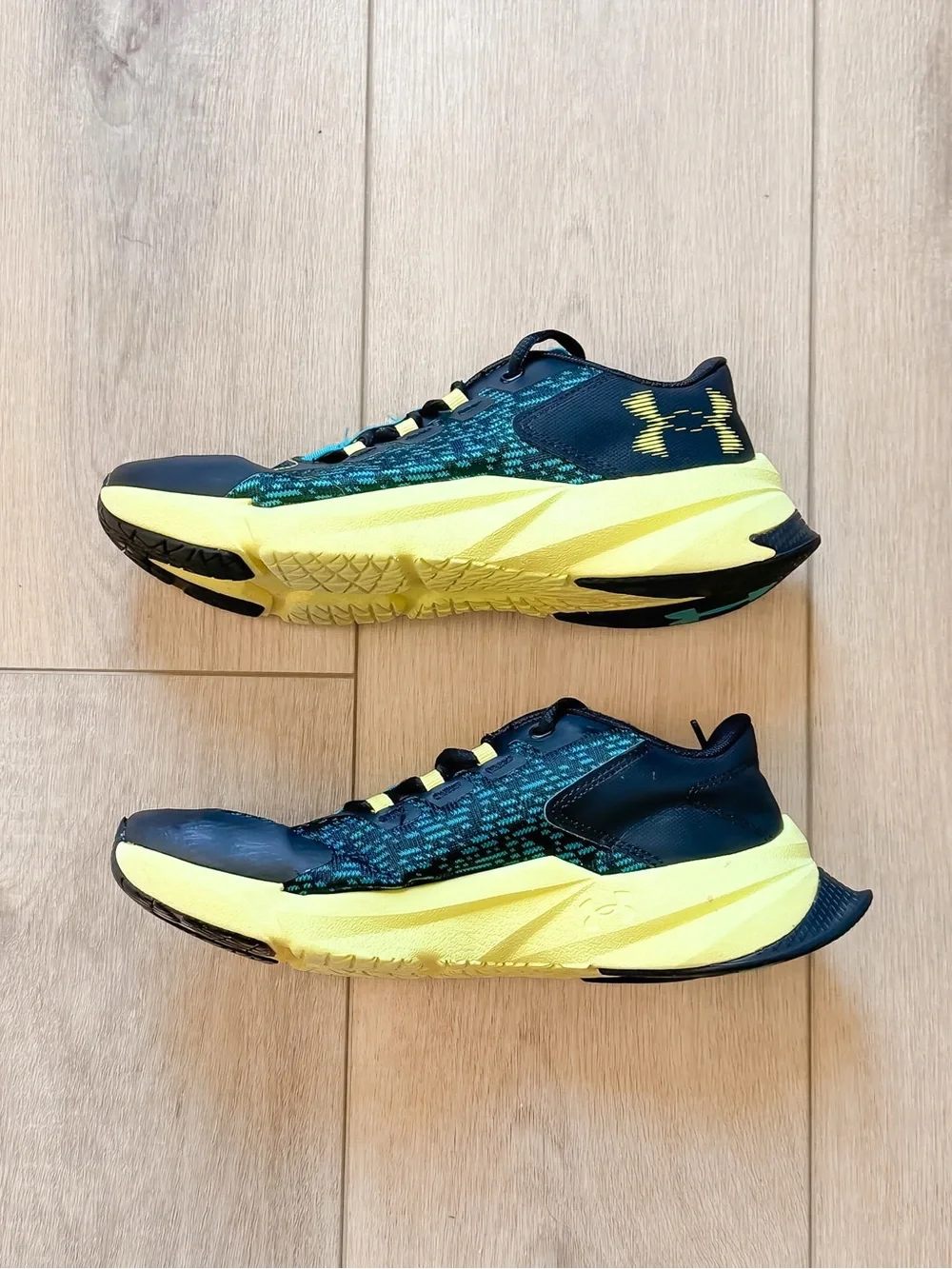 UNDER ARMOUR BOYS RUNNING SHOE BUNDLE SIZE 5.5 SCRAMJET 5 CHARGED PURSUIT 3